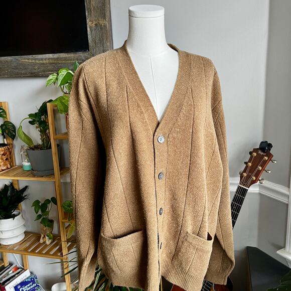 Vintage 70s Tan Light Brown Lambswool Oversize Knit Cardigan Size Large - Picture 1 of 6